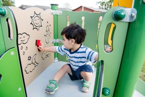 Spielwand für Kleinkinder