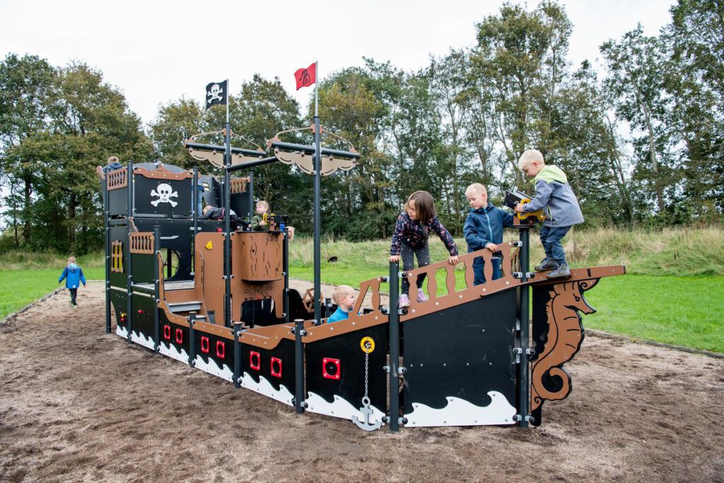 Das neue Spielschiff für Kindergarten und Spielplatz