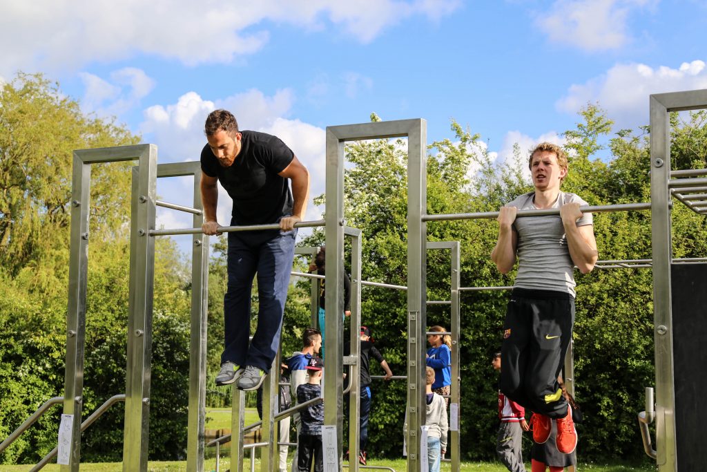 Calesthenics-Parks: Outdoor-Fitnessgeräte für junge Trendsportler
