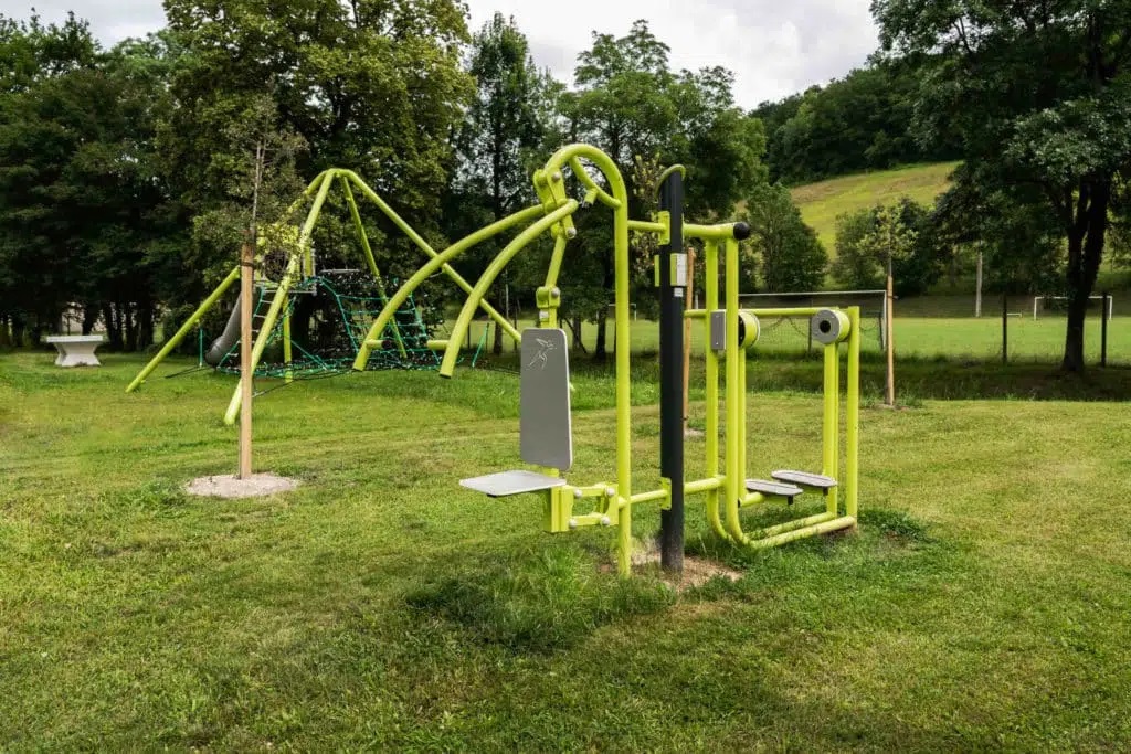 Kraftsportgerät - Outdoorgerät - Training in der Natur