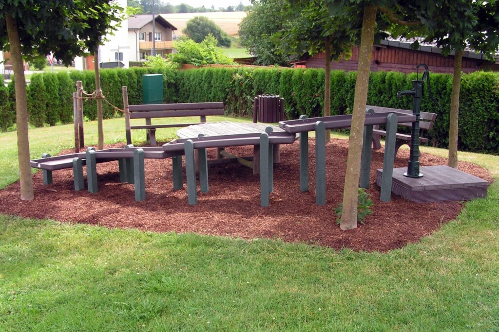 Matschtisch-Anlage aus Recycling-Kunststoff - nachhaltig, langlebig, wartungsarm, schadstoffrei